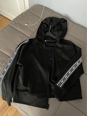 DKNY HIRKA
