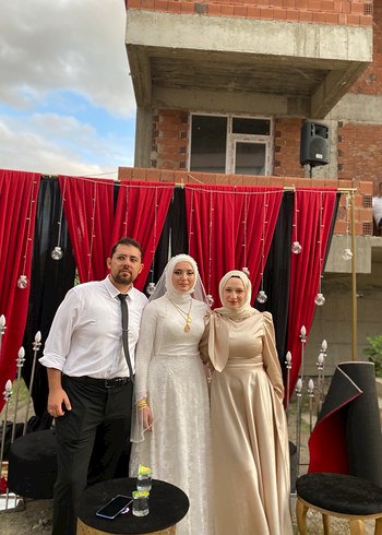 Uzun Beyaz Drapeli Yüksek Yaka Kadın Abiye - Görsel 3