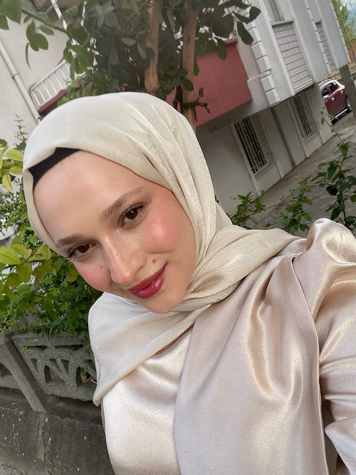 Uzun Beyaz Drapeli Yüksek Yaka Kadın Abiye - Görsel 2