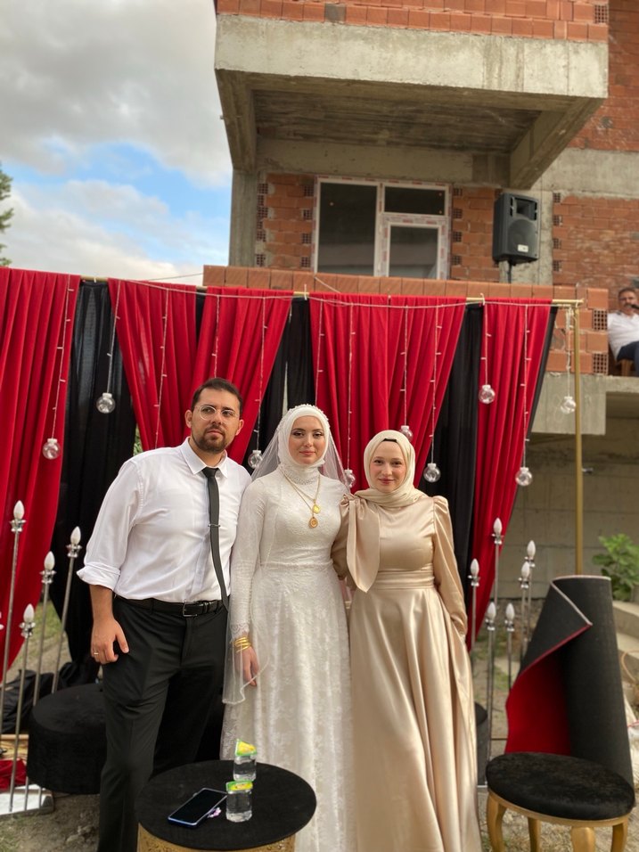 Uzun Beyaz Drapeli Yüksek Yaka Kadın Abiye - Görsel 3