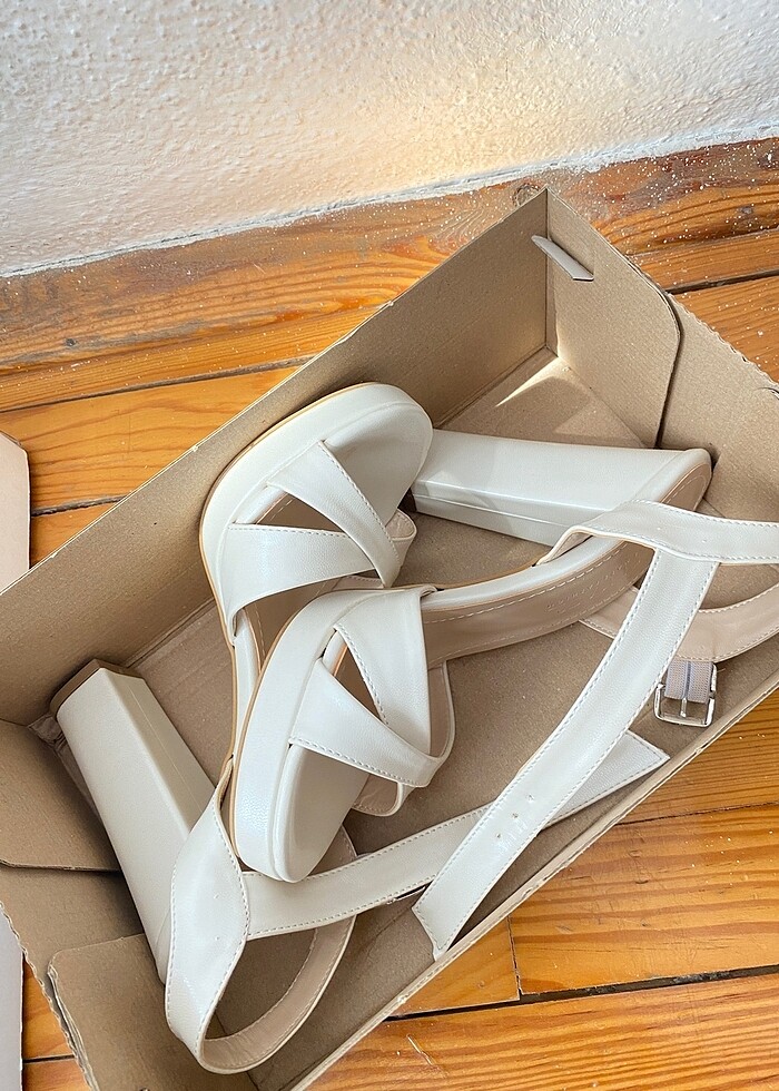 Krem topuklu ayakkabı - Görsel 4