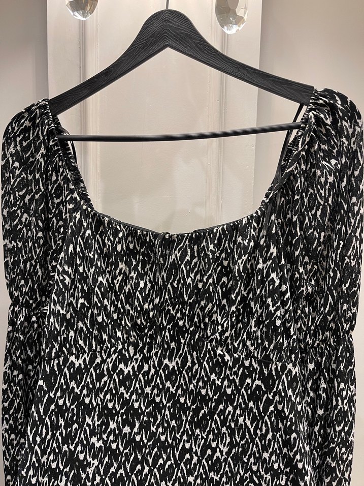 Siyah Bağlamalı Uzun Pliseli Kadın Elbise - Görsel 3