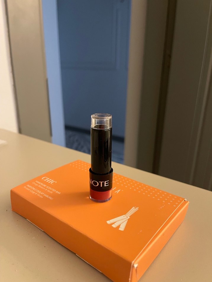 Note Koyu Kırmızı Ruj - Görsel 2