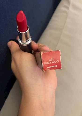 Canlı Kırmızı Ruj - Görsel 2