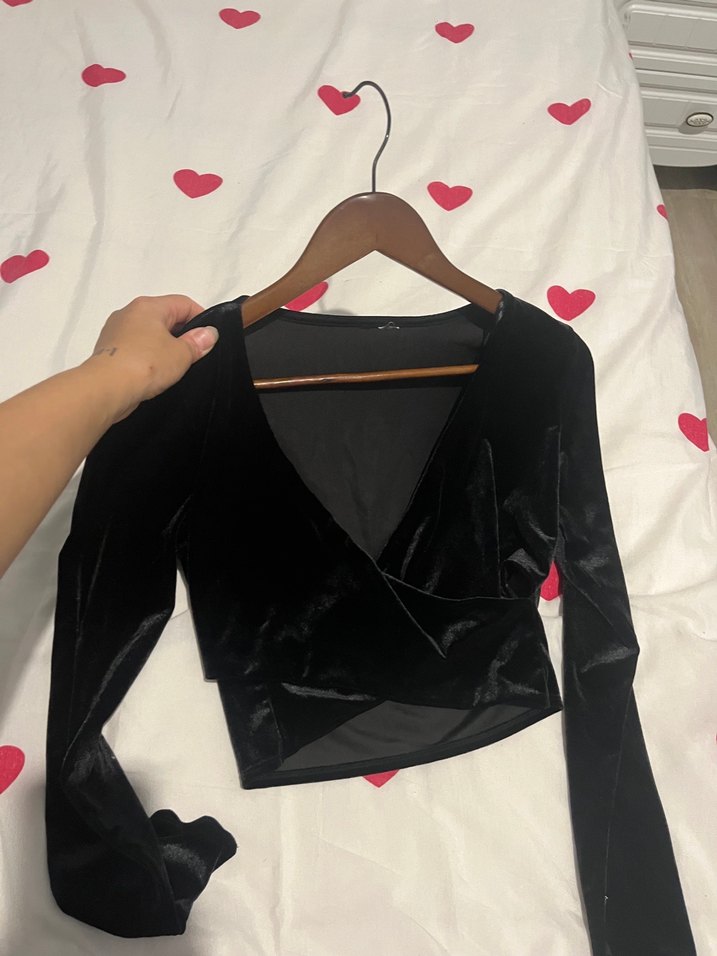 Siyah Süet V Yakalı Düğmeli Gotik Bluz - Görsel 3