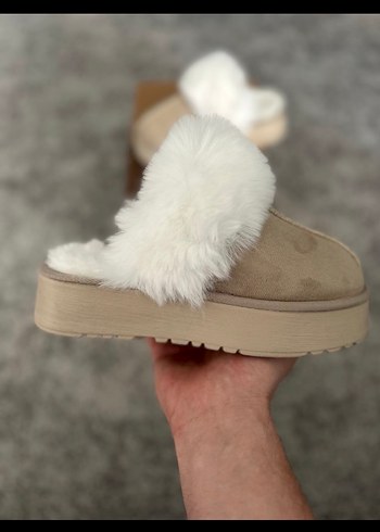 UGG Bej Kürklü Kadın Dolgu Topuk Terlik - Görsel 3