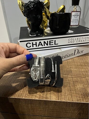 Yılanlı bulgaria saat ve cartier bileklik