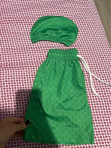 Gucci Gucci erkek çocuk deniz şortu ve bone
