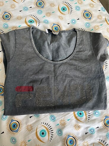 Fendi taşlı tişört