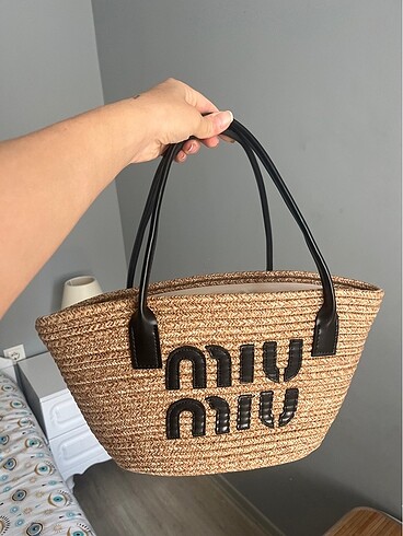 Miu miu hasır çanta