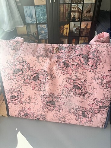 Victoria's Secret tote bag