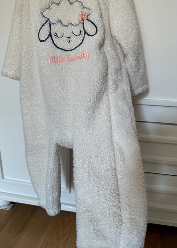 Beyaz Kapüşonlu Bebek Kız Tulumu - Görsel 3