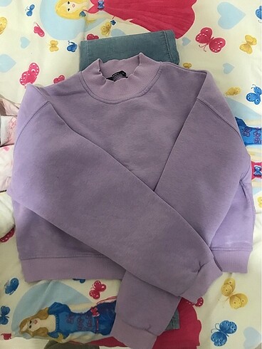 lila sweatshirt