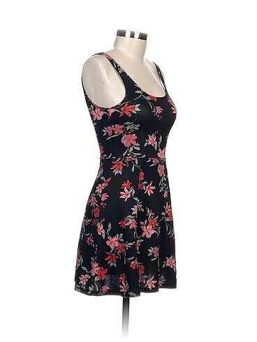 H&M H&M Kısa Elbise %70 İndirimli.
