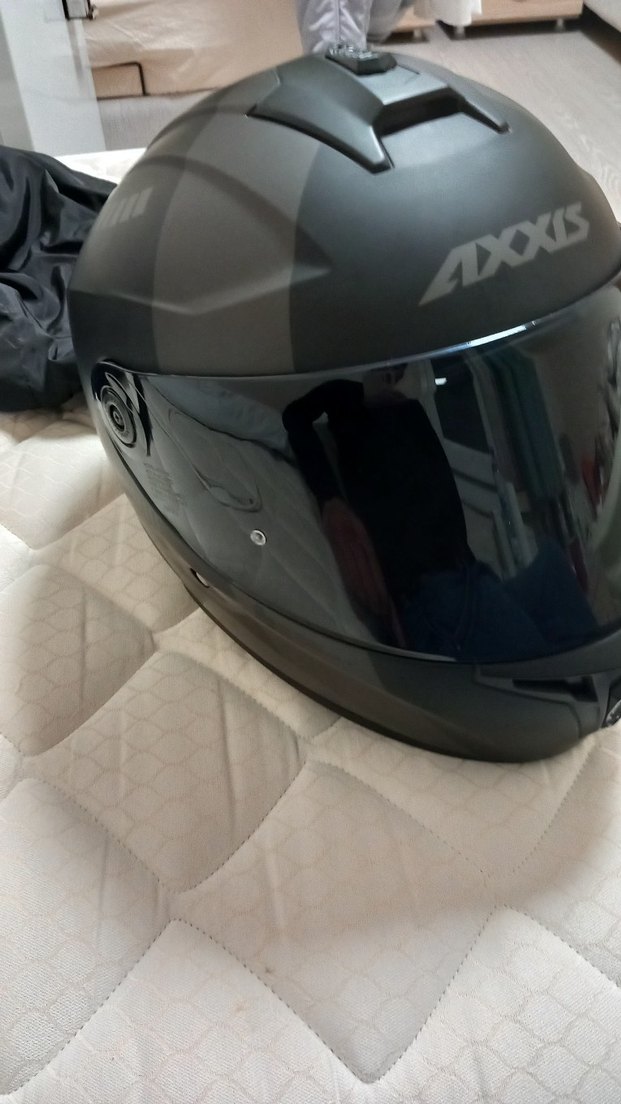 Kilitli Siyah Gri AXXS Motosiklet Kaskı - Görsel 2