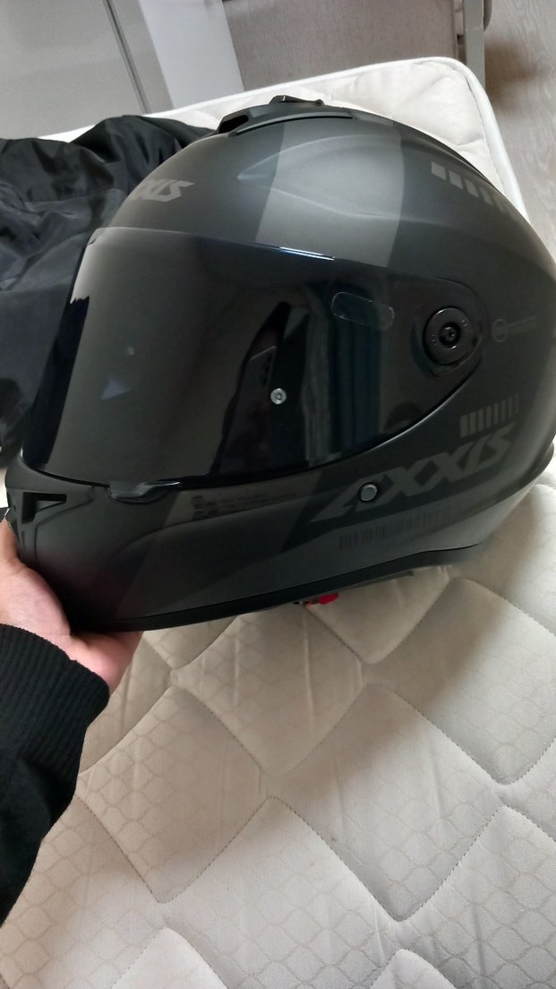 Kilitli Siyah Gri AXXS Motosiklet Kaskı - Görsel 3