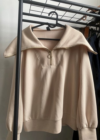Bej Yüksek Yakalı Fermuarlı Kadın Sweatshirt