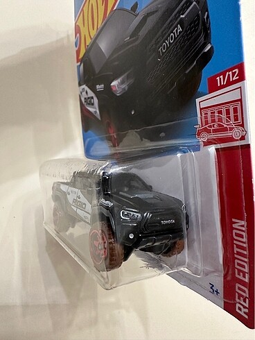 Beden Hot wheels Toyota Tacoma ve Protector
