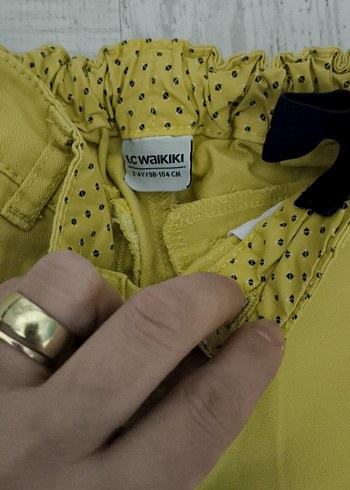 Sarı Kemerli Erkek Çocuk Kısa Pantolon - Görsel 3