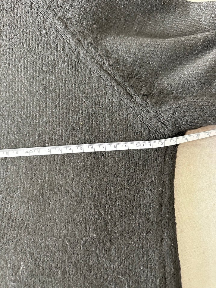 Siyah Yünlü Yüksek Yakalı Kadın Kazak - Görsel 3