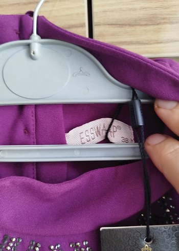 Uzun Mor Boncuk İşlemeli Tesettür Abiye Elbise - Görsel 4