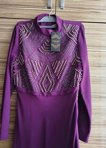 Uzun Mor Boncuk İşlemeli Tesettür Abiye Elbise - Görsel 3