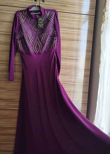 Uzun Mor Boncuk İşlemeli Tesettür Abiye Elbise - Görsel 2