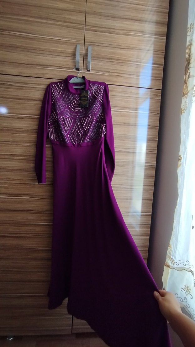 Uzun Mor Boncuk İşlemeli Tesettür Abiye Elbise - Görsel 5
