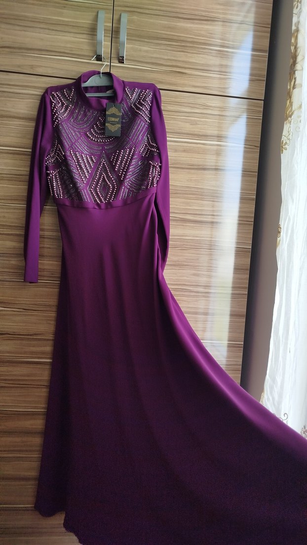 Uzun Mor Boncuk İşlemeli Tesettür Abiye Elbise - Görsel 2