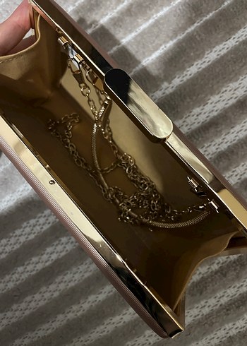 Bej Parlak Saten Tokalı Kadın Portföy Çanta - Görsel 3