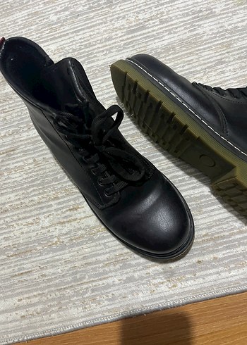 Siyah Deri Punk Tarzı Kadın Bot - Görsel 2