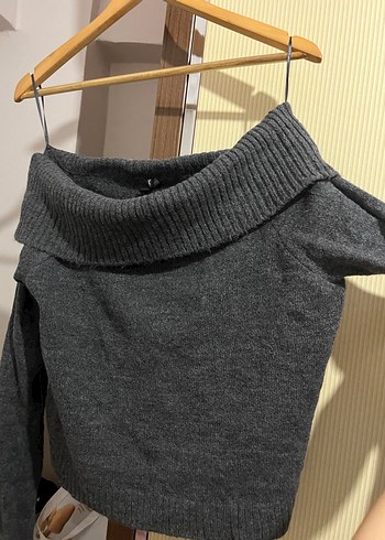 Gri Yünlü Kadın Omzu Düşük Kazak - Görsel 2