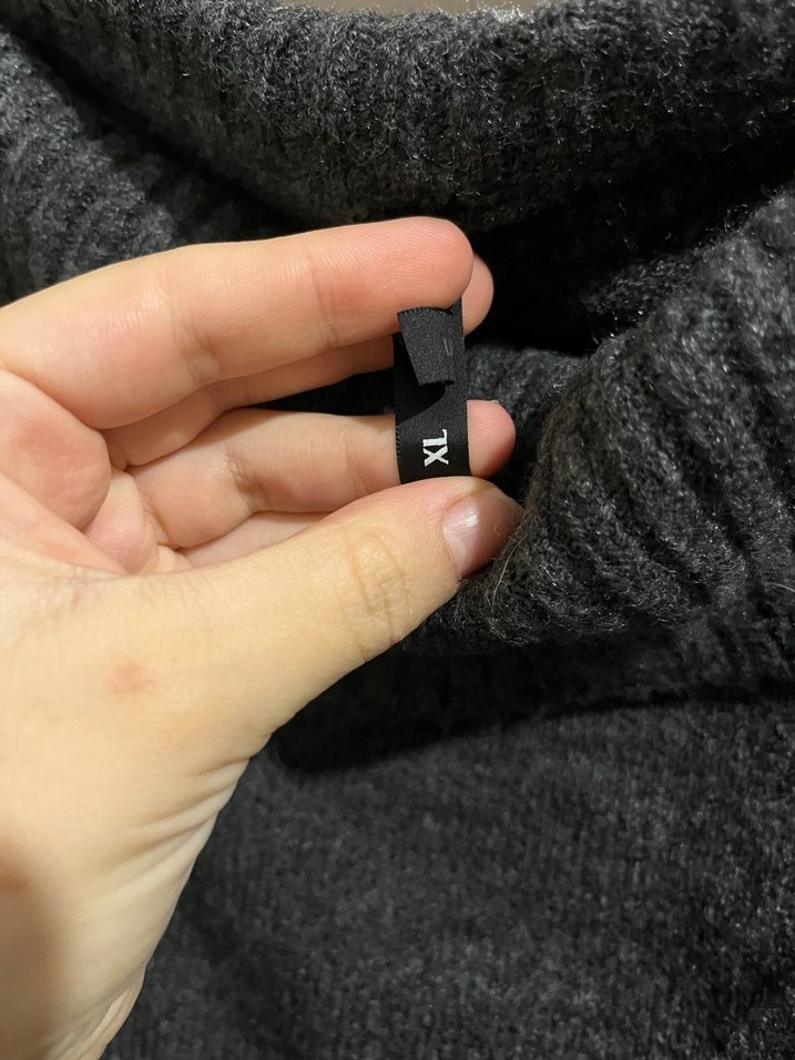 Gri Yünlü Kadın Omzu Düşük Kazak - Görsel 4