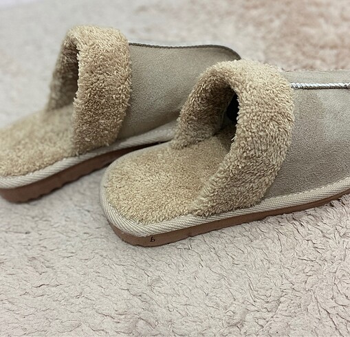 Diğer Kadın ev terliği ugg model
