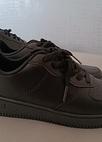 siyah sneaker