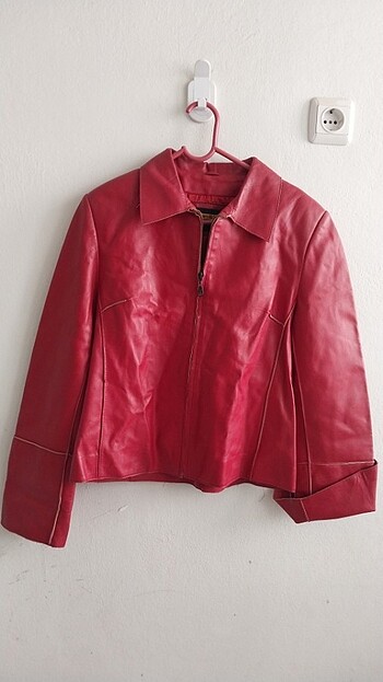 Kırmızı deri ceket 