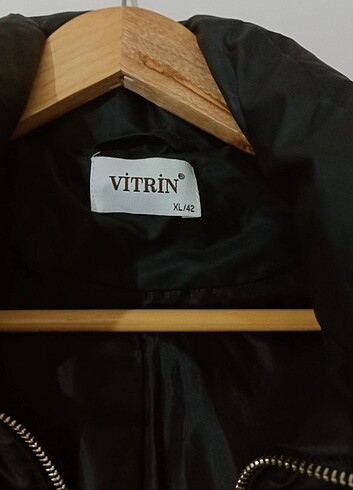 Vitrin marka XL 42 beden uzun şişme mont 