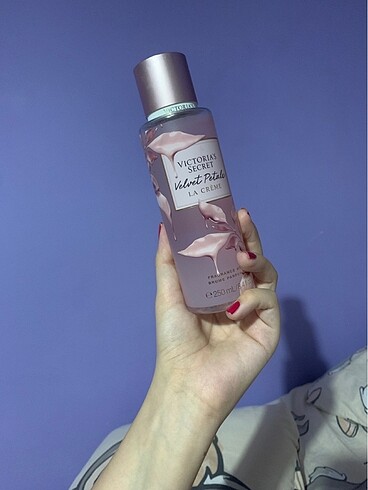 Victoria secret velvet petals le creme