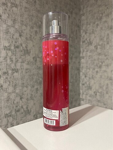 Bath & Body Works Bath & Body Works Forever Red vücut spreyi
