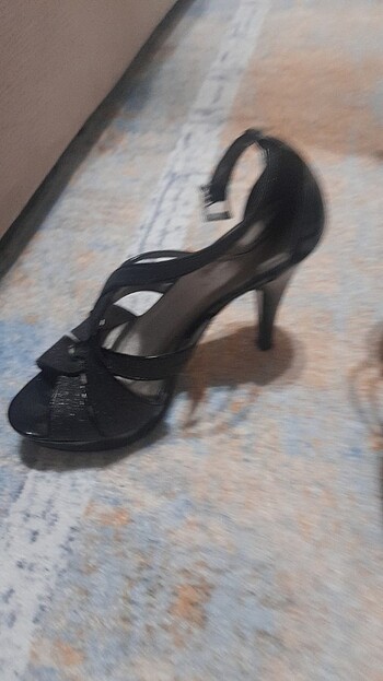 Siyah renk topuklu ayakkabı  - Görsel 2