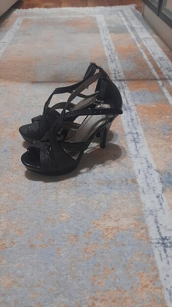 Siyah renk topuklu ayakkabı  - Görsel 4