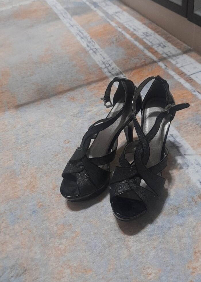 Siyah renk topuklu ayakkabı  - Görsel 3