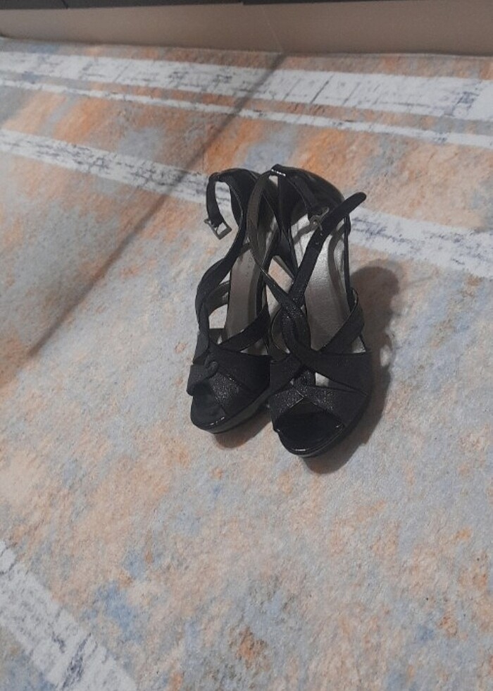 Siyah renk topuklu ayakkabı  - Görsel 5