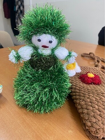 El yapımı peluş bebek