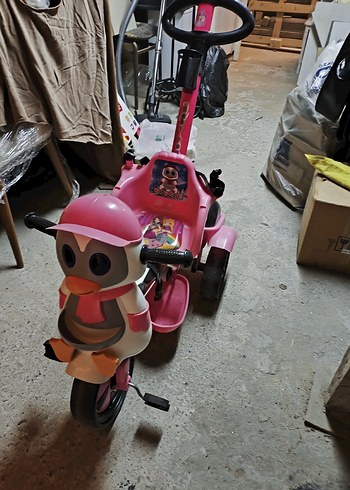 Pembe Renkli Çocuk Üç Tekerlekli Bisiklet