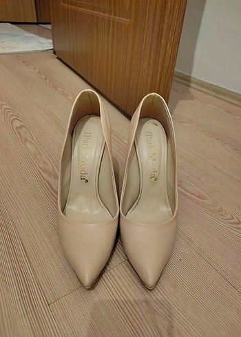 Diğer Bej Stiletto Topuklu Kadın Ayakkabı