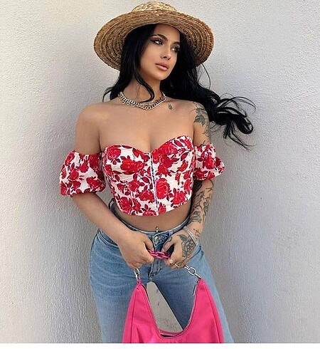 Stradivarius crop.