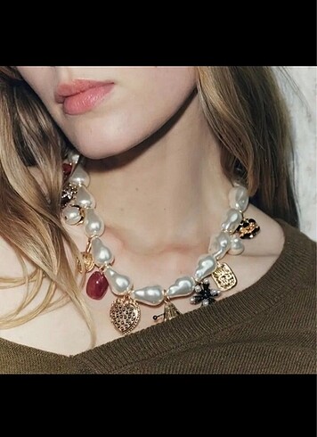 Zara charmlı inci kolye
