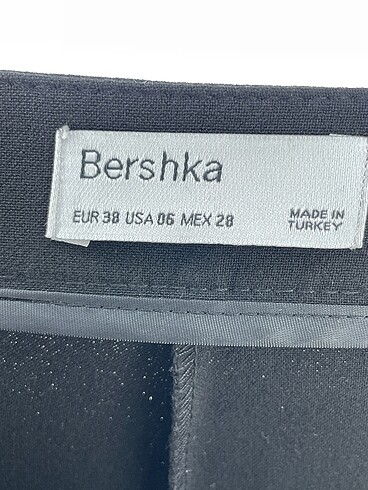 38 Beden siyah Renk Bershka Düz Kesim %70 İndirimli.