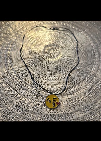 Emoji Öpücük Kolye - Görsel 2